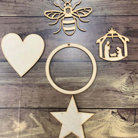 Outline bauble with accessories