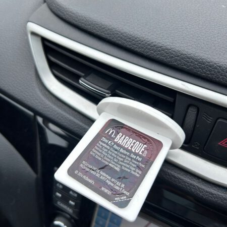 SAUCE / DIP CAR VENT HOLDER